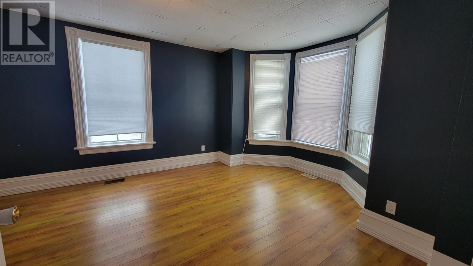 30 Parade Street, Yarmouth, Nova Scotia  B5A 3A8 - Photo 3 - 202601913