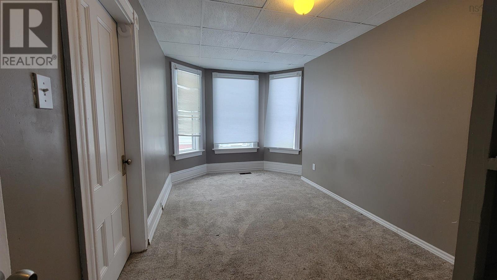 30 Parade Street, Yarmouth, Nova Scotia  B5A 3A8 - Photo 6 - 202601913