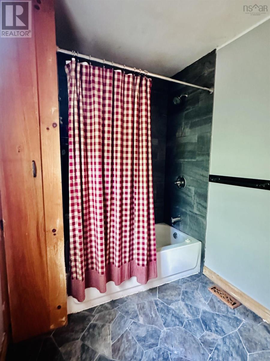 101 Parr Street, Shelburne, Nova Scotia  B0T 1W0 - Photo 16 - 202602067