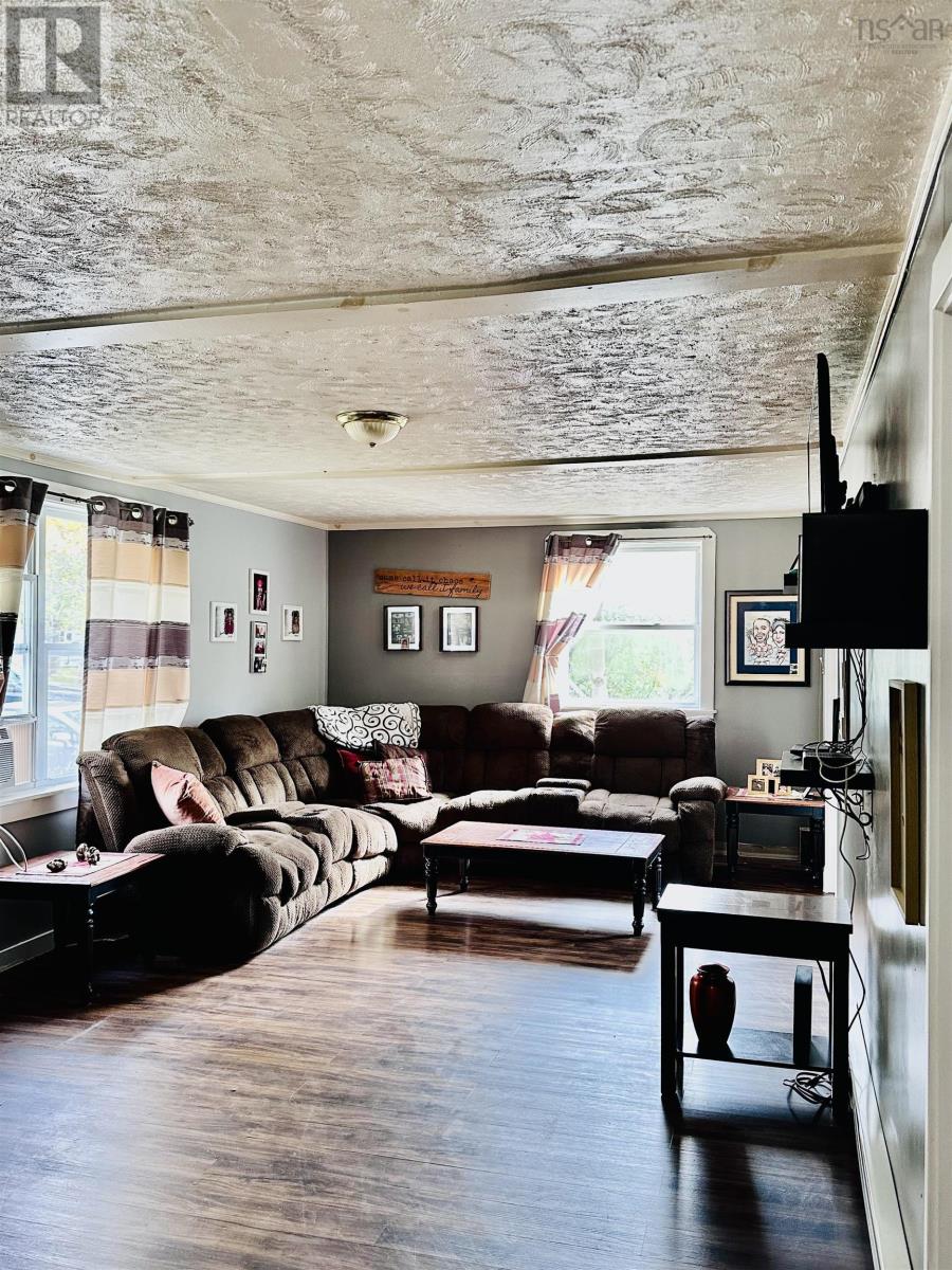 101 Parr Street, Shelburne, Nova Scotia  B0T 1W0 - Photo 3 - 202602067