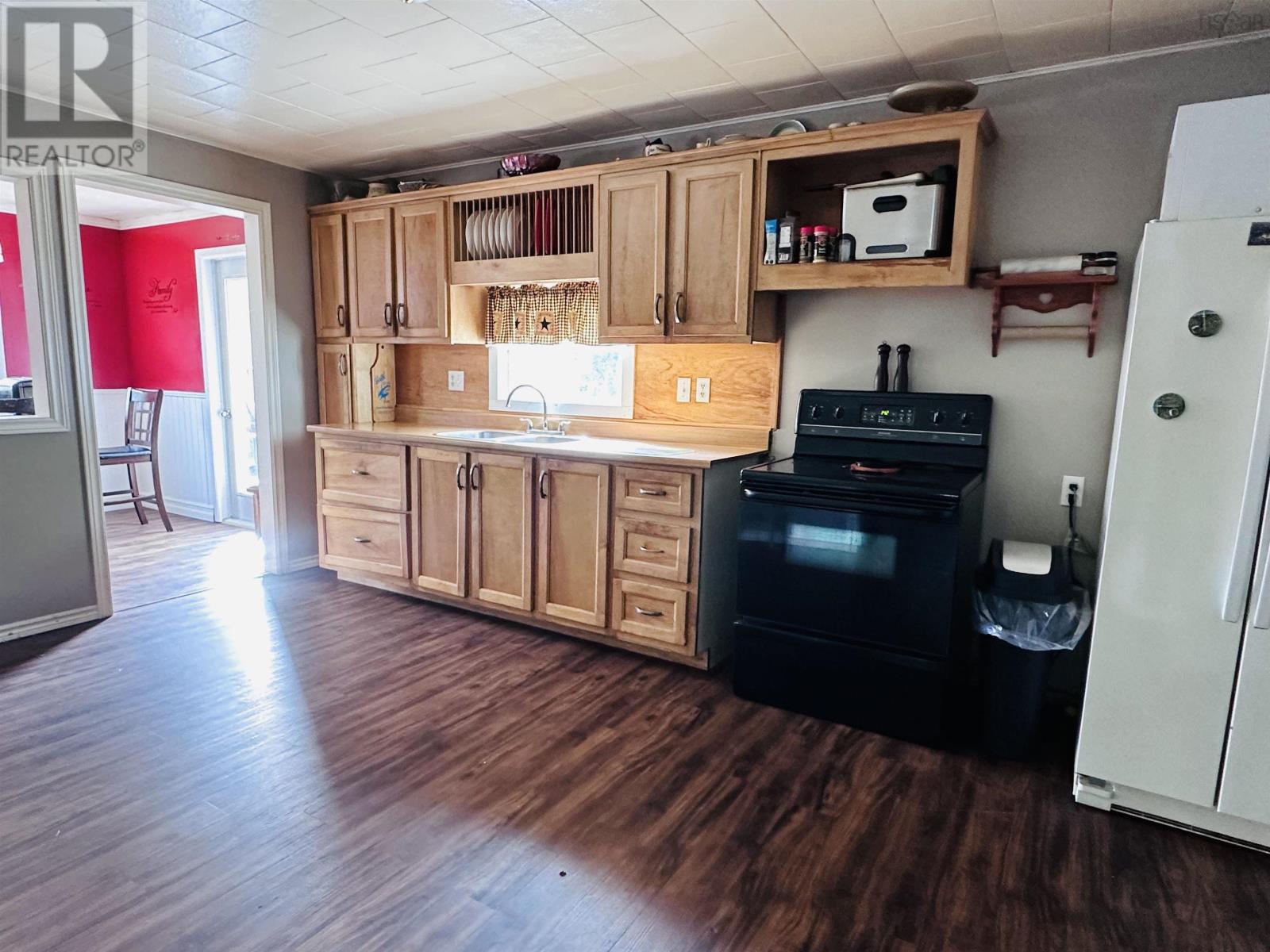 101 Parr Street, Shelburne, Nova Scotia  B0T 1W0 - Photo 7 - 202602067