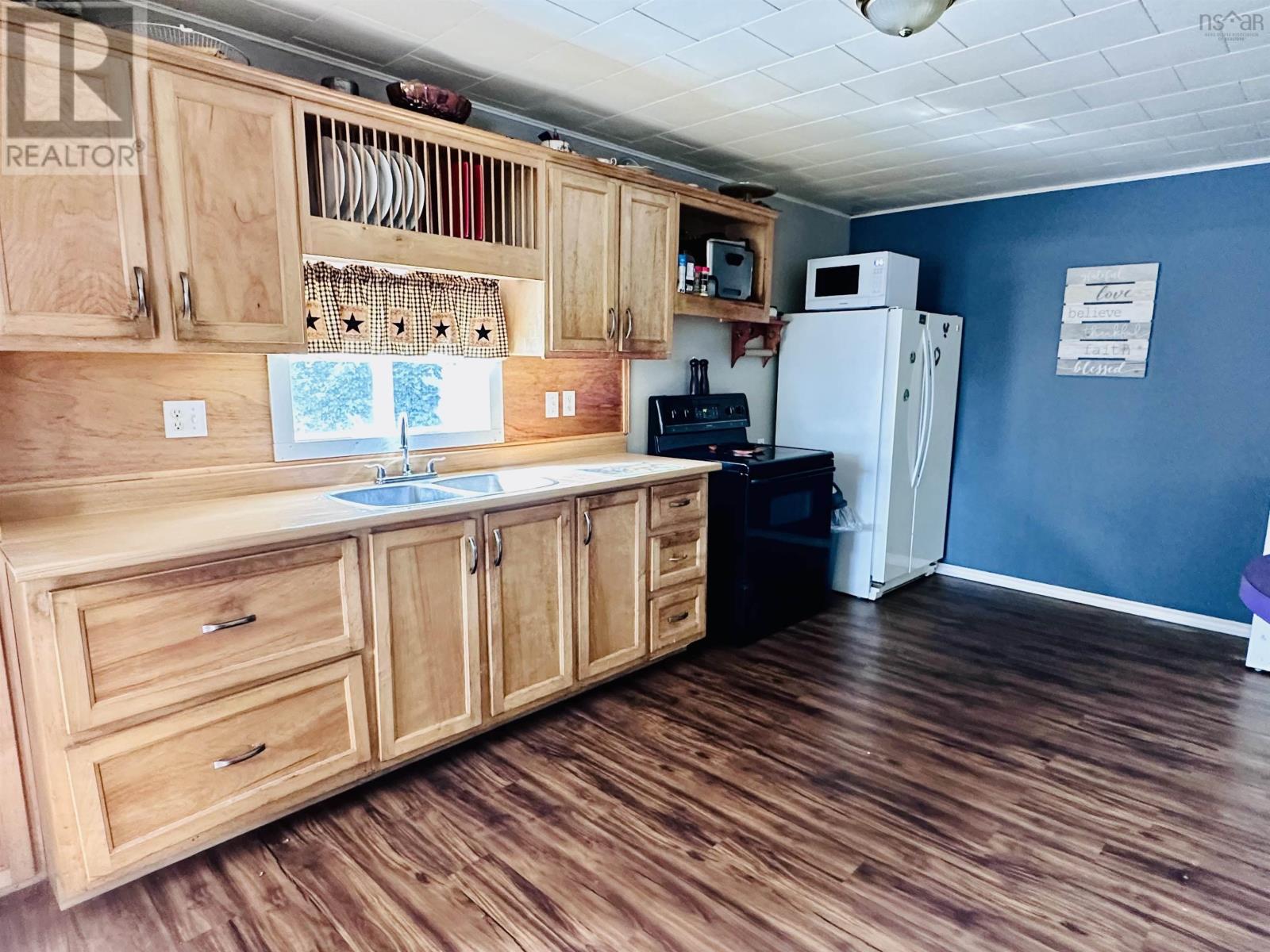 101 Parr Street, Shelburne, Nova Scotia  B0T 1W0 - Photo 8 - 202602067