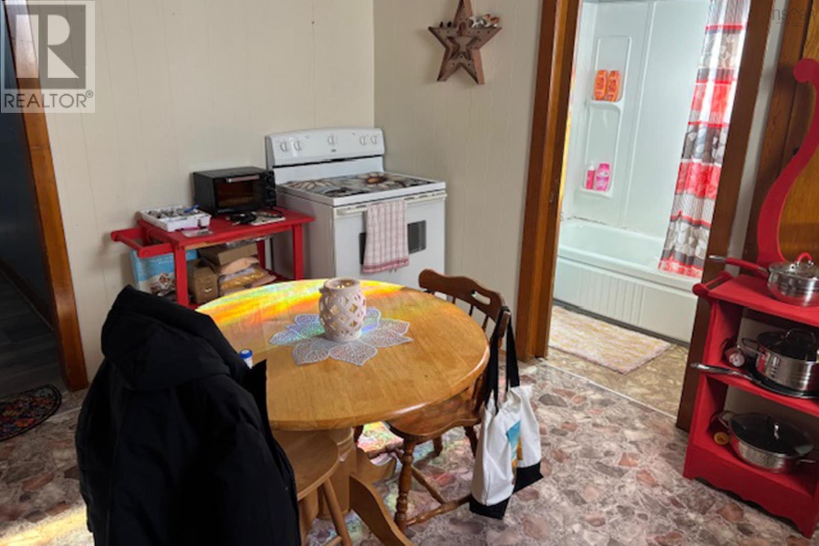 55 Elm Street, Springhill, Nova Scotia  B0M 1X0 - Photo 5 - 202602115