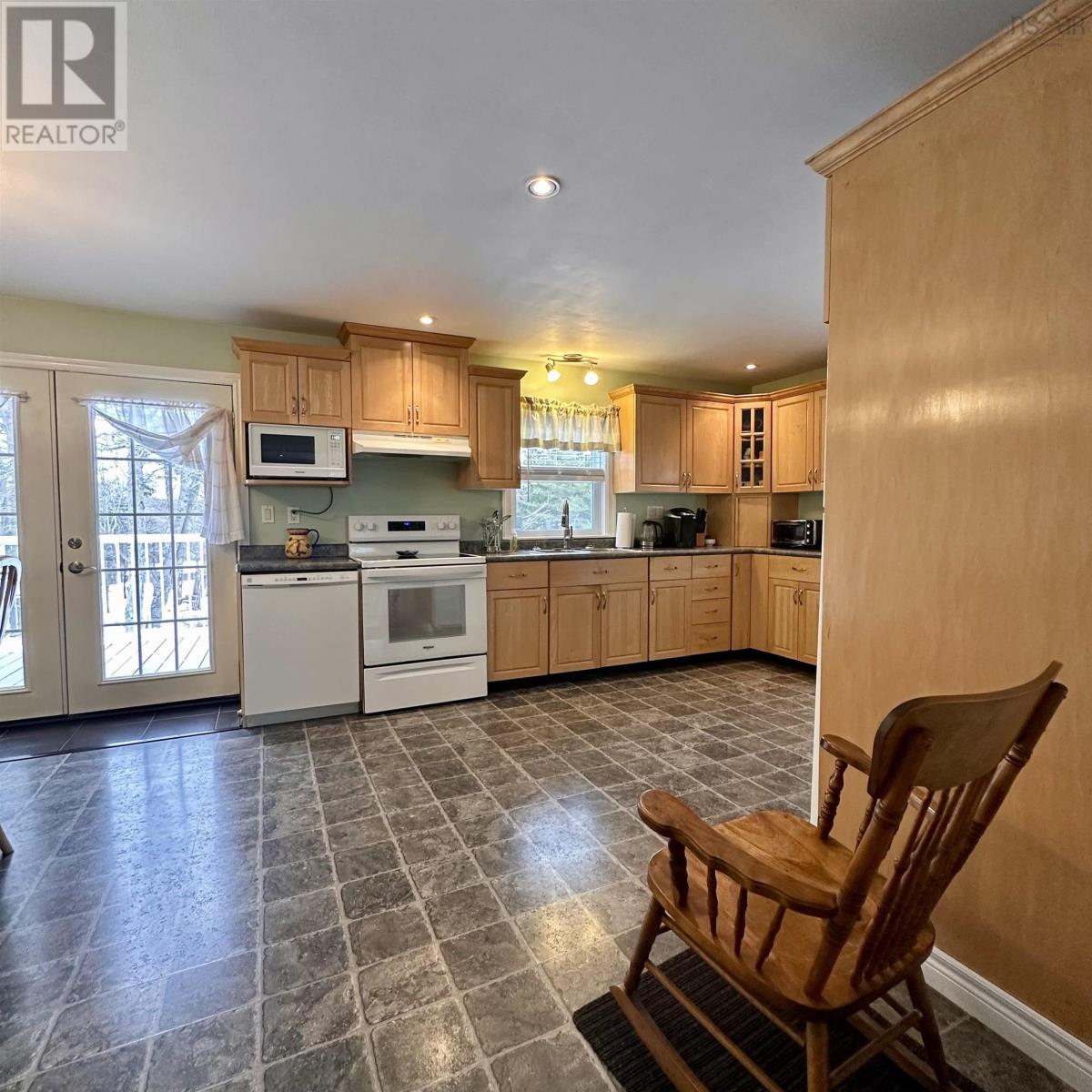 213 Alexandra Avenue, Bridgewater, Nova Scotia  B4V 1H7 - Photo 4 - 202602204