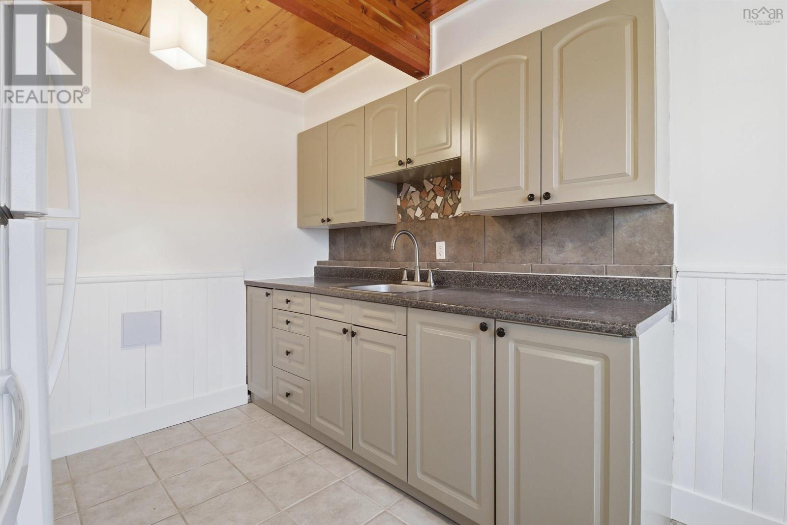 76 Cavendish Road, Halifax, Nova Scotia  B3P 2J7 - Photo 5 - 202602215