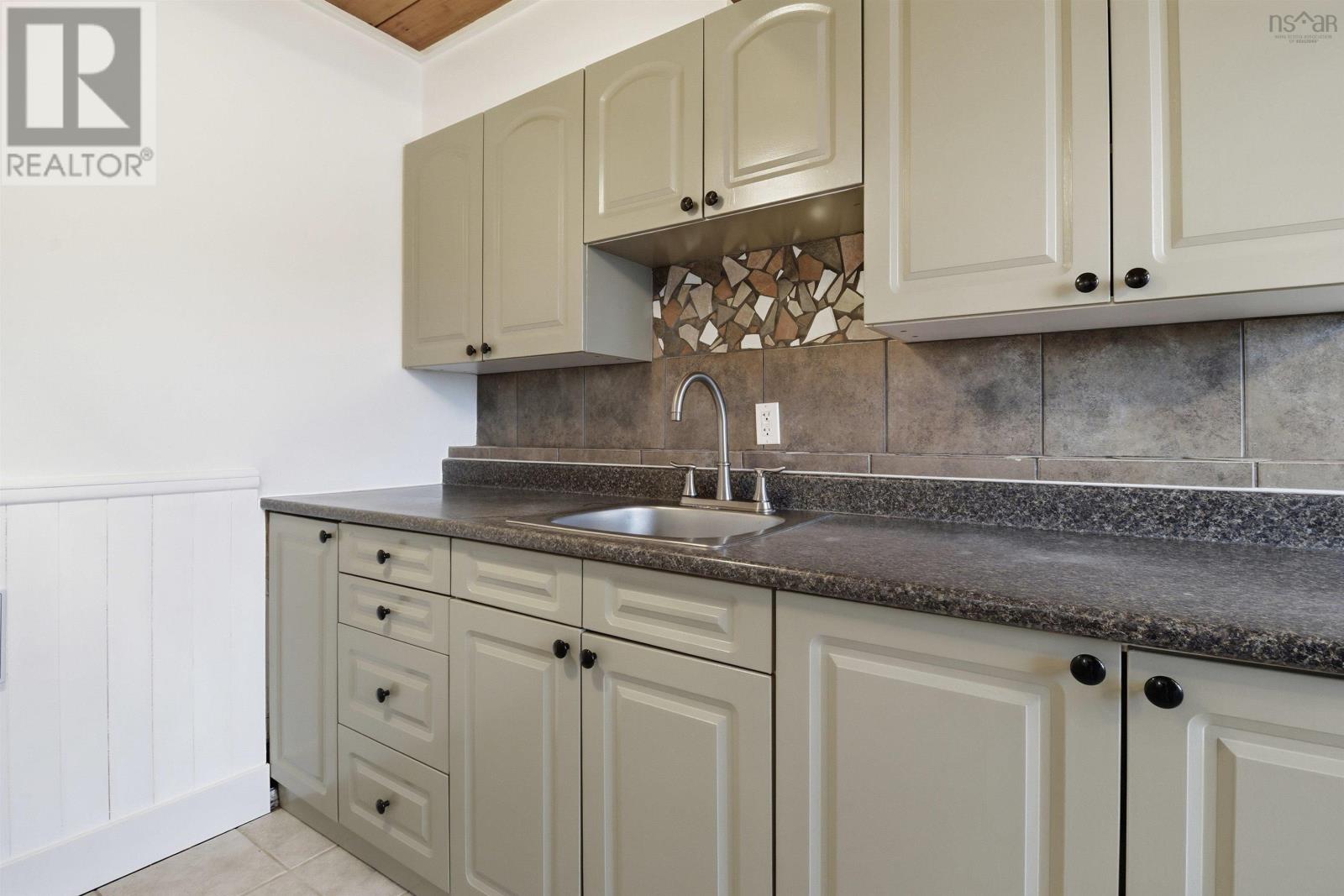 76 Cavendish Road, Halifax, Nova Scotia  B3P 2J7 - Photo 6 - 202602215