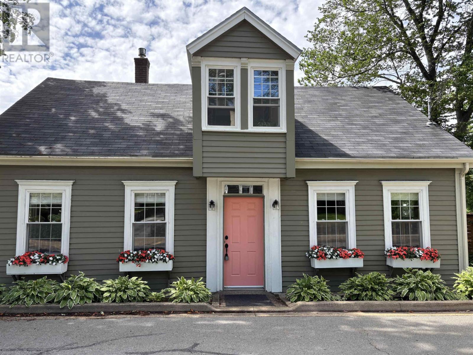 66 Main Street, Liverpool, Nova Scotia  B0T 1K0 - Photo 3 - 202602257