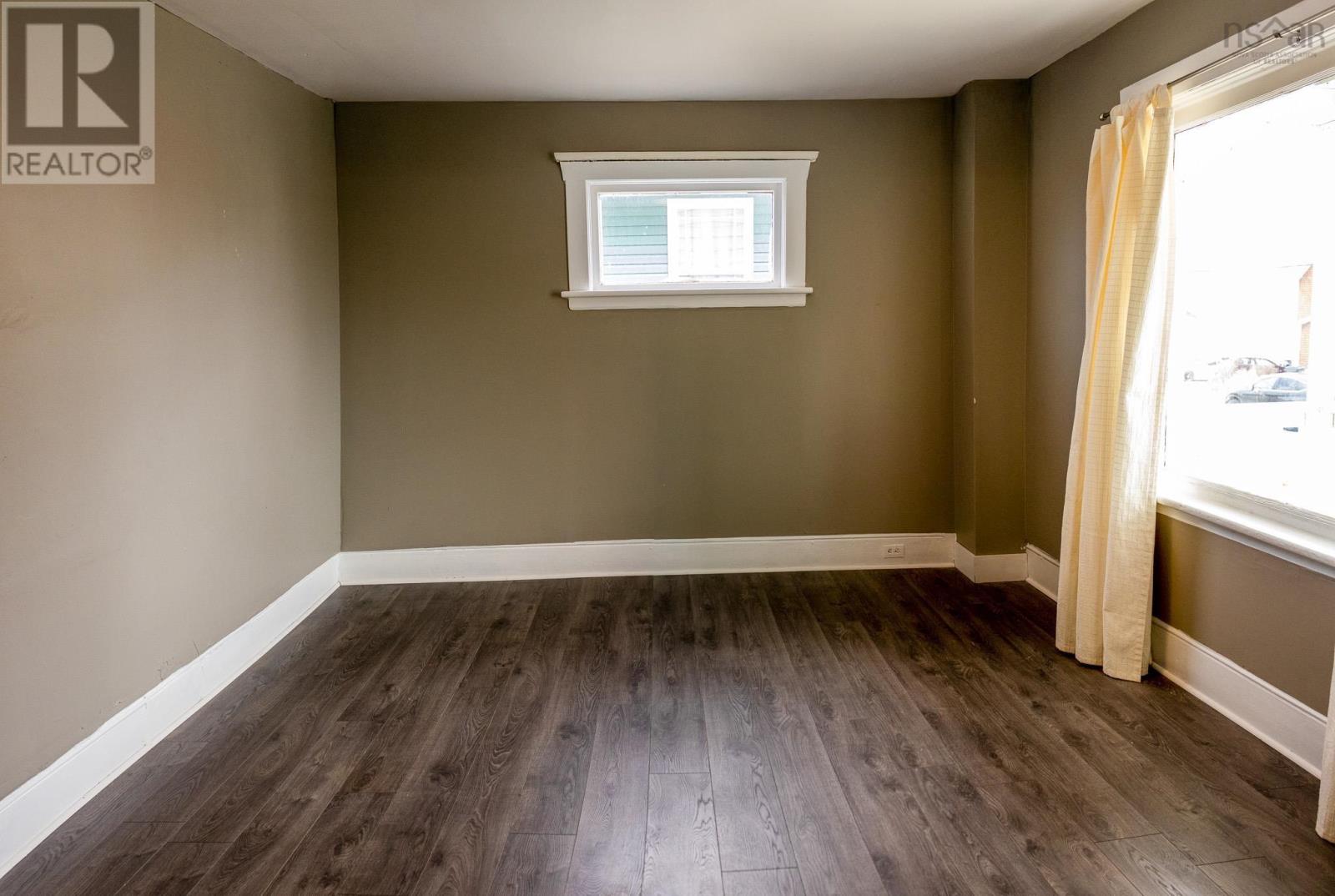 136 Victoria Street, Glace Bay, Nova Scotia  B1A 1Z8 - Photo 9 - 202602360