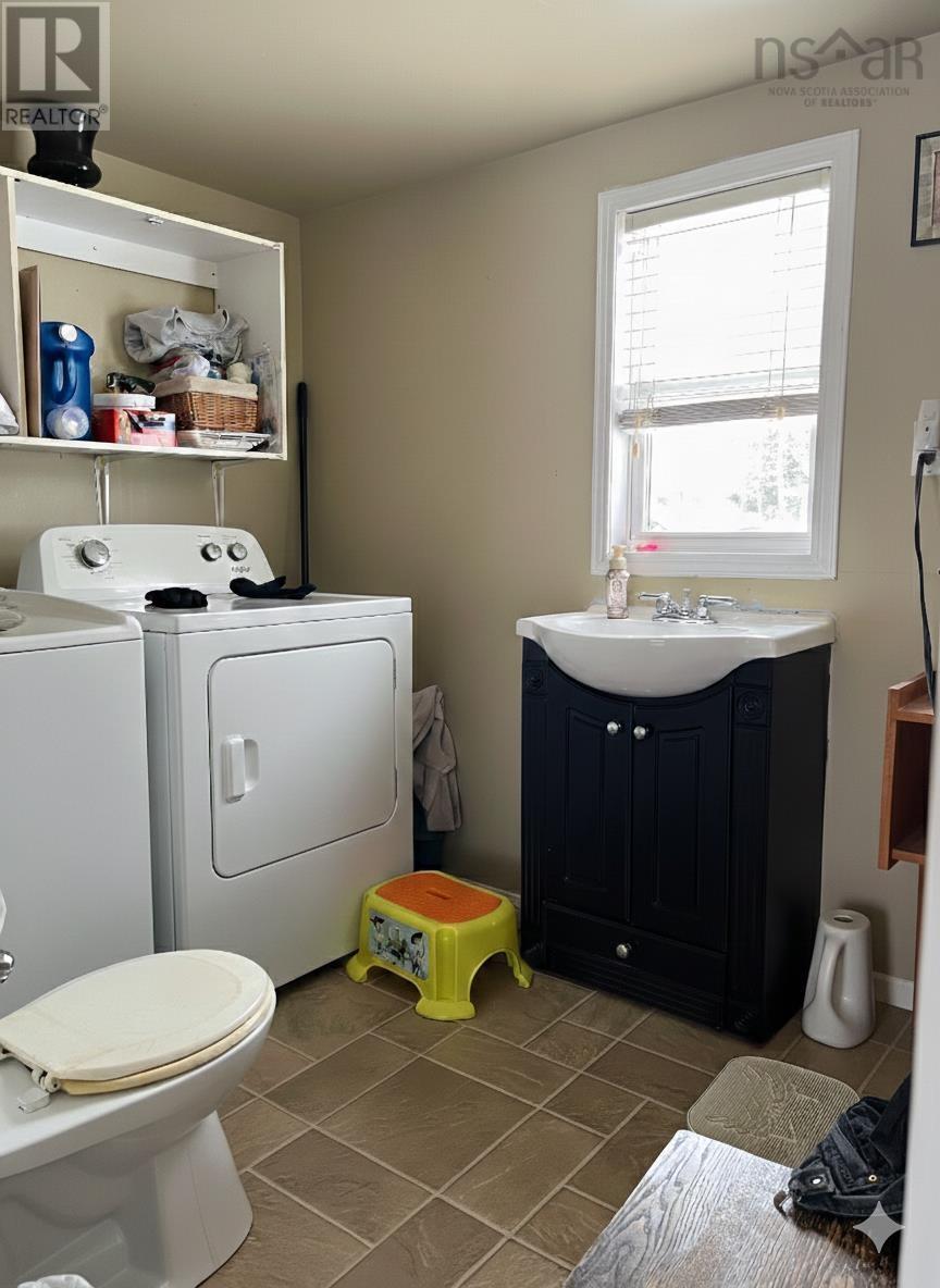 68 Mcgee Street, Springhill, Nova Scotia  B0M 1X0 - Photo 5 - 202602466