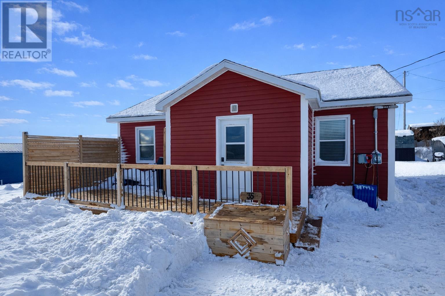 35 Ocean View, Neils Harbour, Nova Scotia  B0C 1N0 - Photo 3 - 202602550
