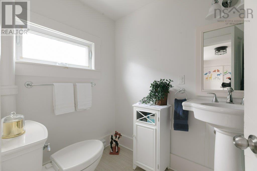 43 Queen Street, Chester, Nova Scotia  B0J 1J0 - Photo 12 - 202602659