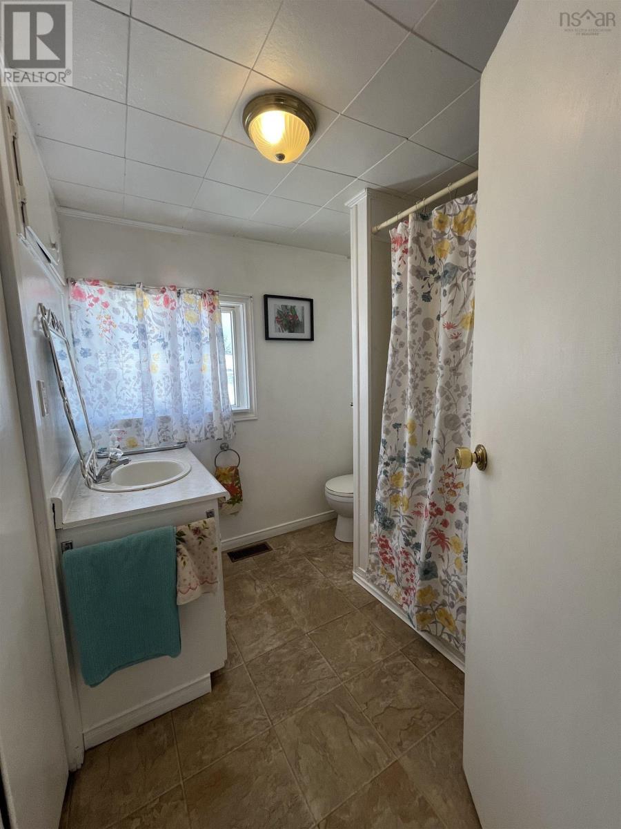66 Mcgee Street, Springhill, Nova Scotia  B0M 1X0 - Photo 8 - 202602974