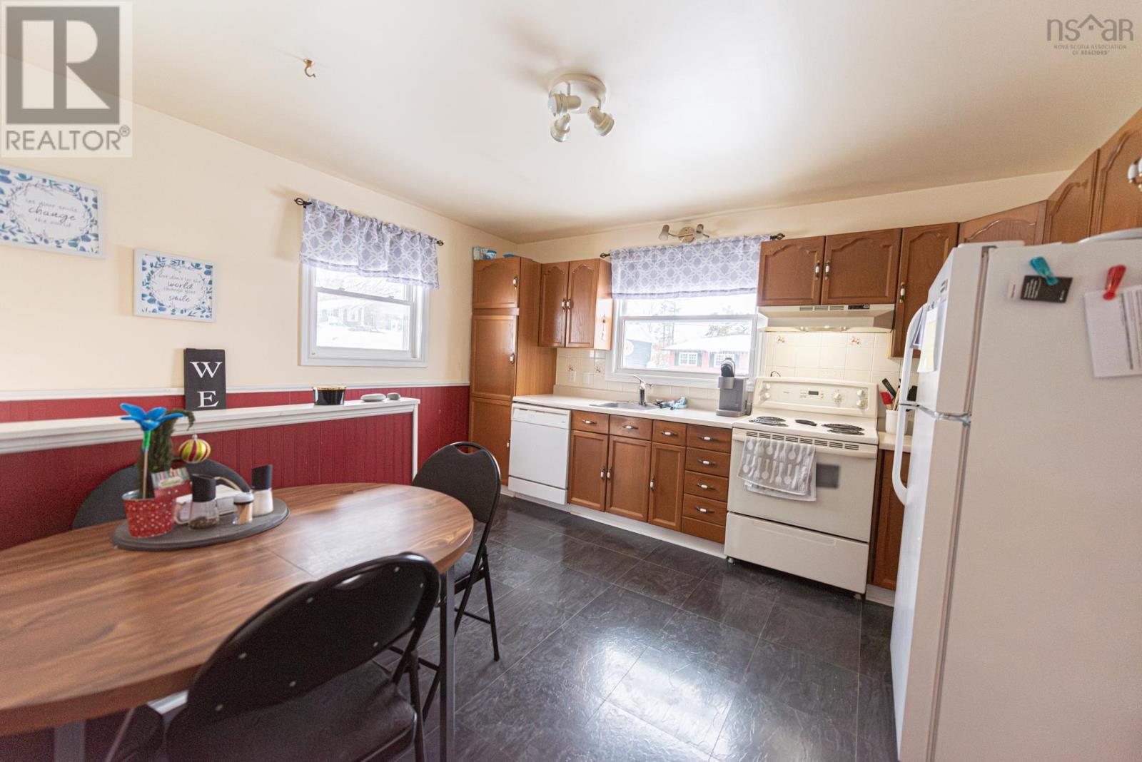 9 Terrace Avenue, Stellarton, Nova Scotia  B0K 1S0 - Photo 5 - 202602981
