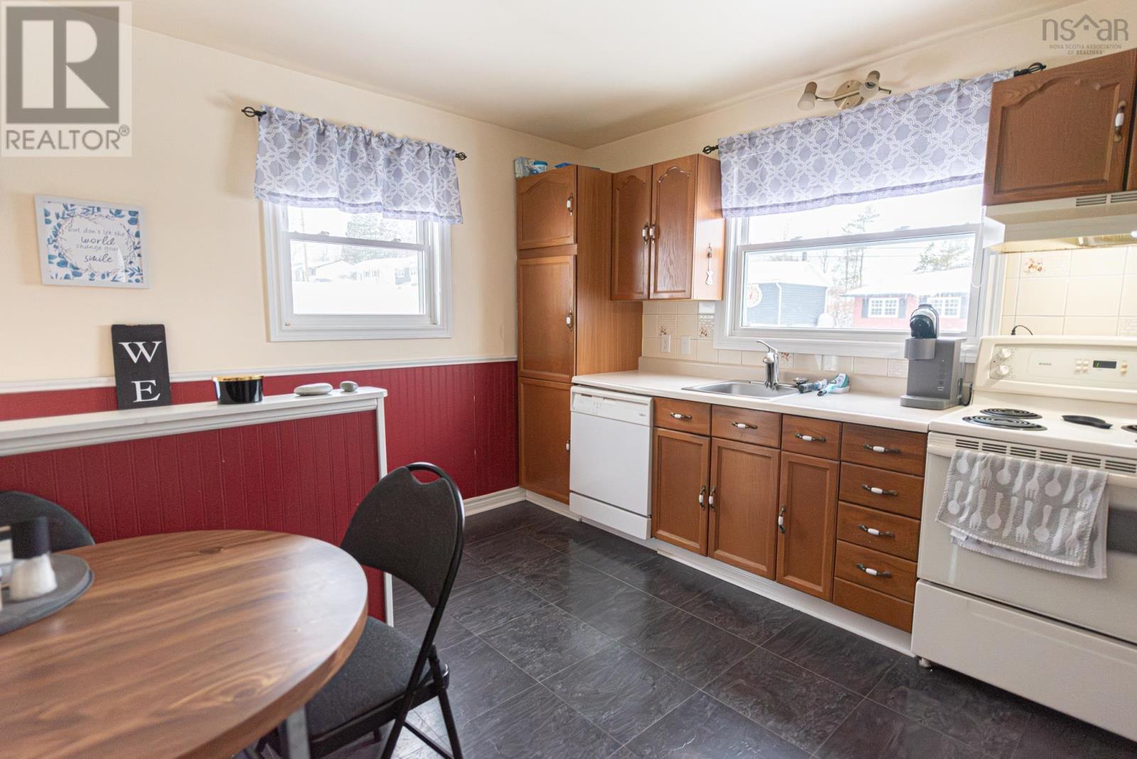 9 Terrace Avenue, Stellarton, Nova Scotia  B0K 1S0 - Photo 6 - 202602981