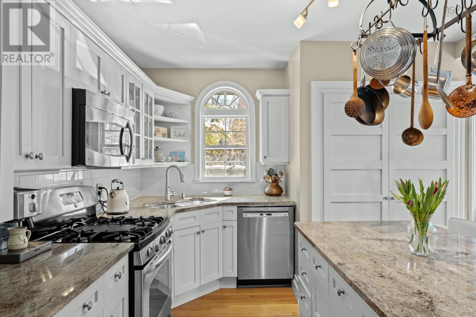 5742 Victoria Road, Halifax, Nova Scotia  B3H 1N2 - Photo 19 - 202603053