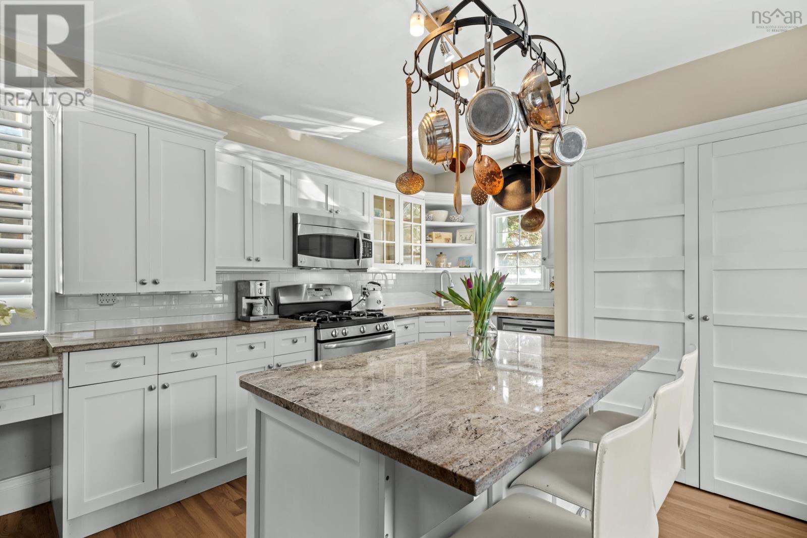 5742 Victoria Road, Halifax, Nova Scotia  B3H 1N2 - Photo 22 - 202603053