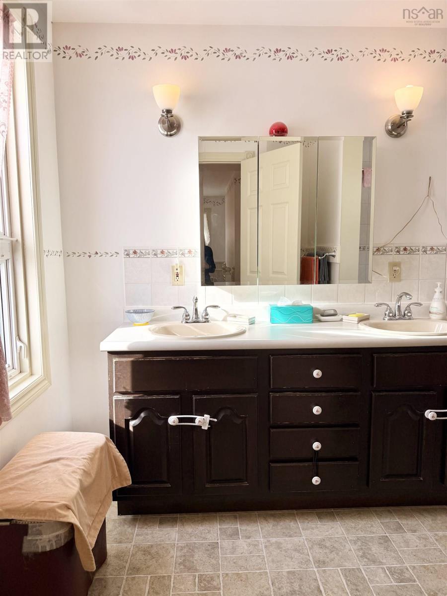 196 Hartz Point Road, Shelburne, Nova Scotia  B0T 1W0 - Photo 28 - 202603112