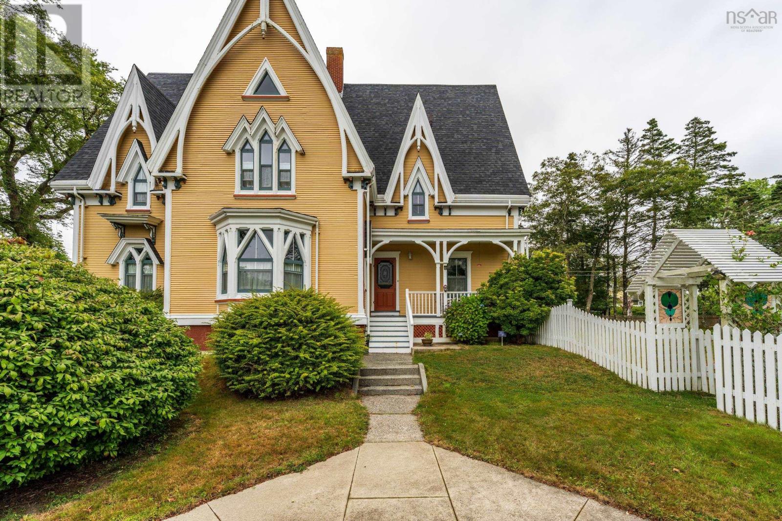 57 William Street, Yarmouth, Nova Scotia  B5A 1Y4 - Photo 2 - 202603598