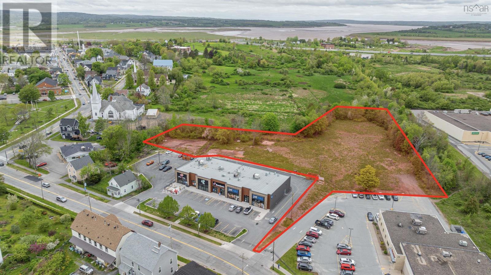 549 O'brien Street, Windsor, Nova Scotia  B0N 2T0 - Photo 3 - 202603725