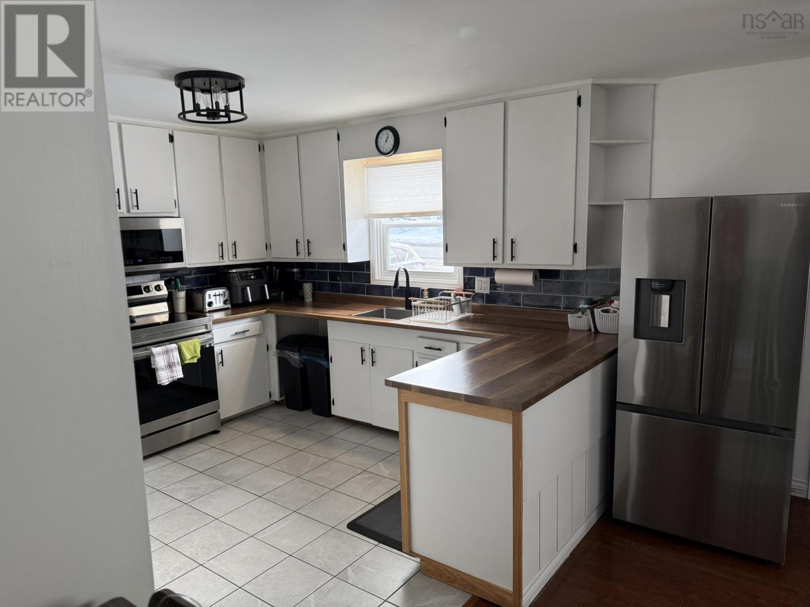 72 Hibernia Street, Yarmouth, Nova Scotia  B5A 2M6 - Photo 21 - 202603911