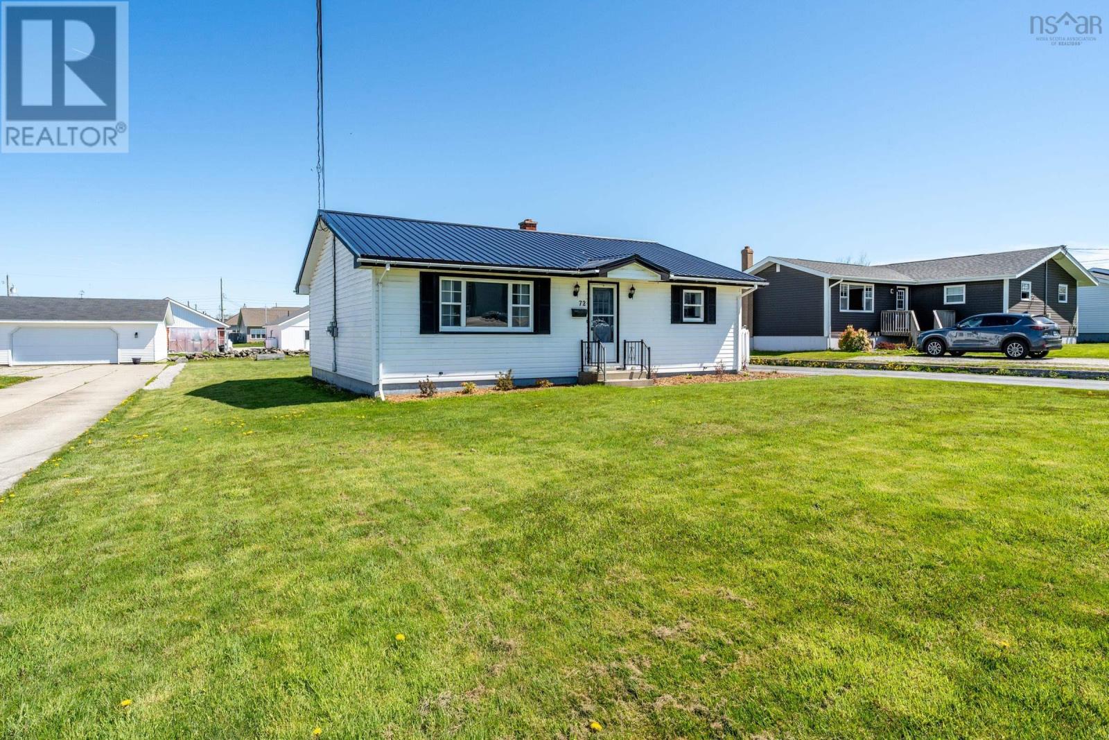 72 Hibernia Street, Yarmouth, Nova Scotia  B5A 2M6 - Photo 4 - 202603911