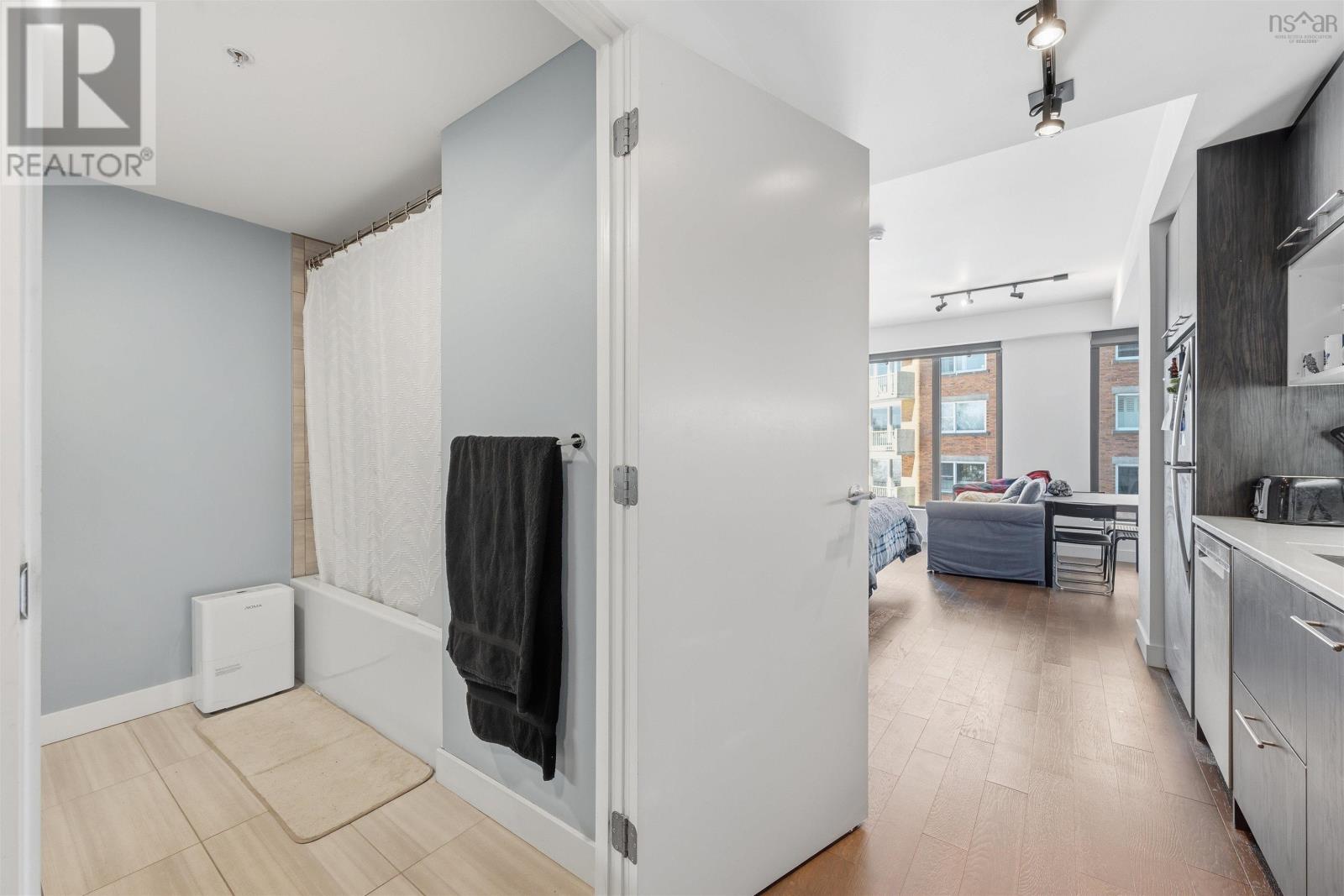 305 1048 Wellington Street, Halifax, Nova Scotia  B3H 0C2 - Photo 10 - 202604042