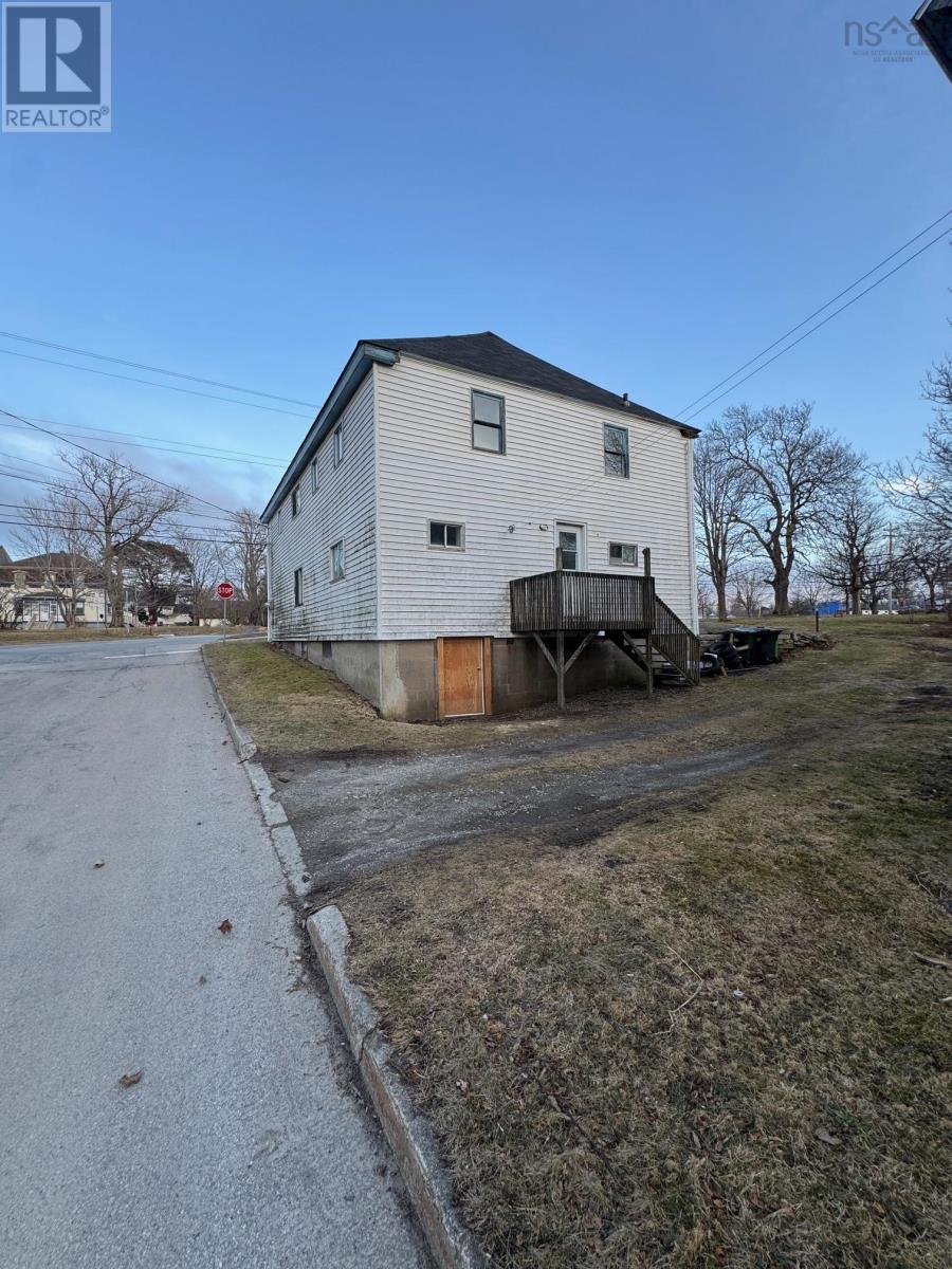 594-596 Main Street, 7 Cann Street, Yarmouth, Nova Scotia  B5A 1J8 - Photo 6 - 202604469
