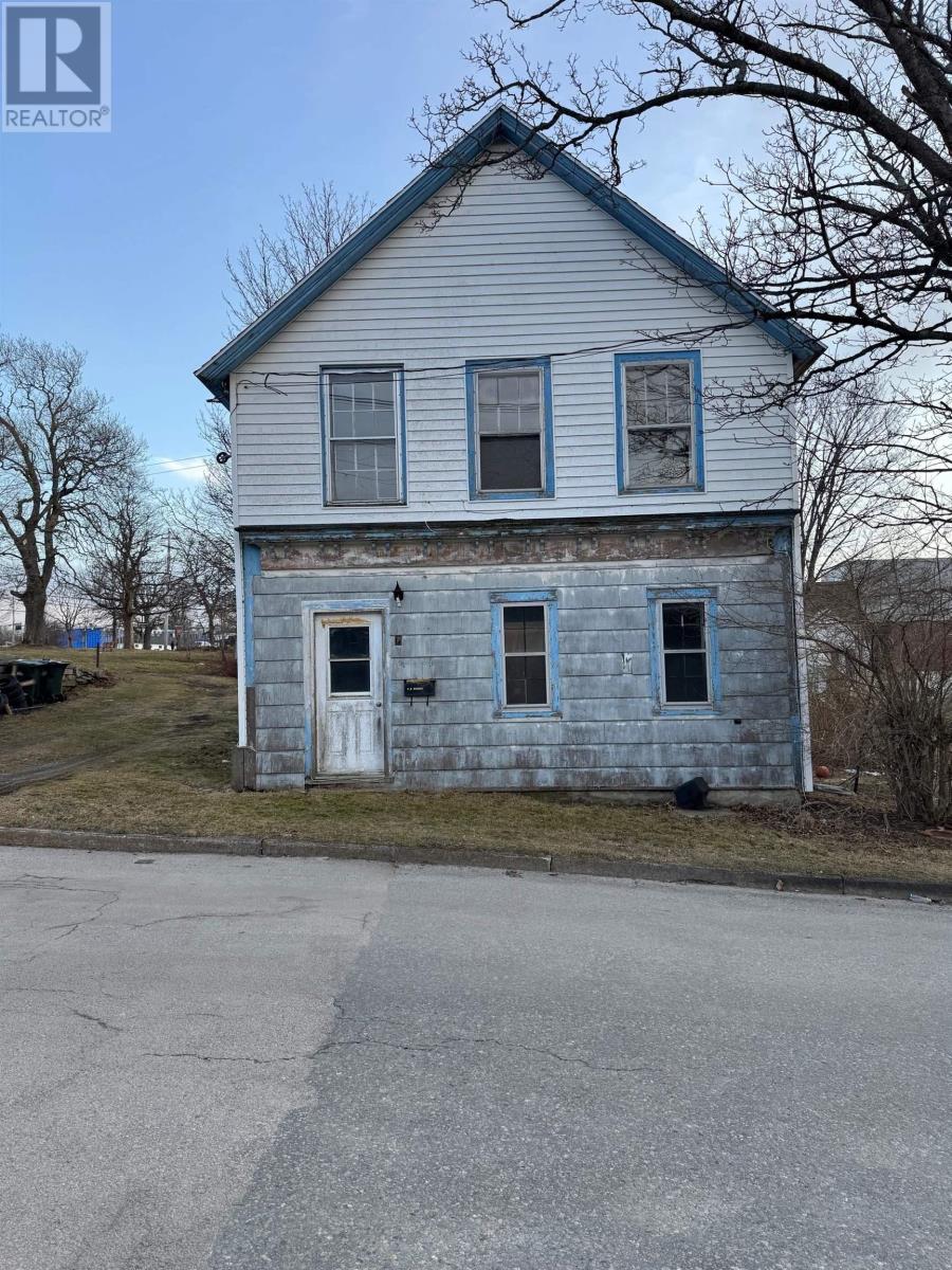 594-596 Main Street, 7 Cann Street, Yarmouth, Nova Scotia  B5A 1J8 - Photo 8 - 202604469