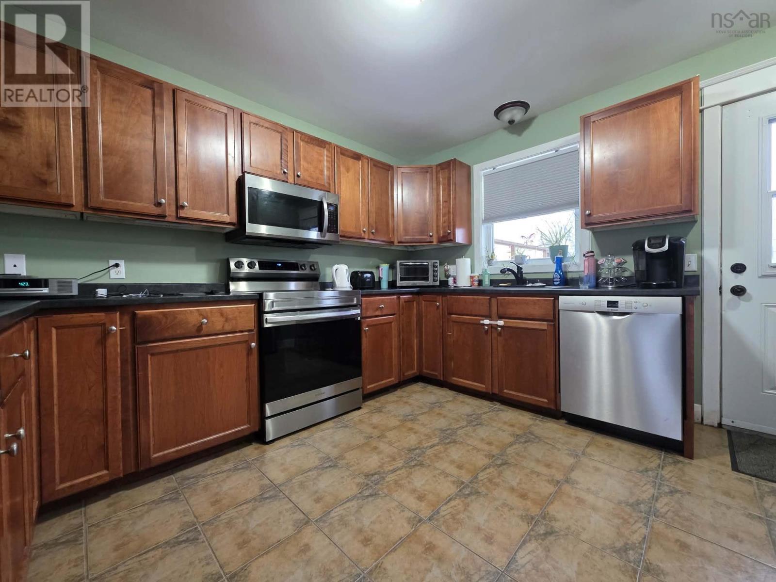1611 Mackay Street, Westville, Nova Scotia  B0K 2A0 - Photo 2 - 202604554
