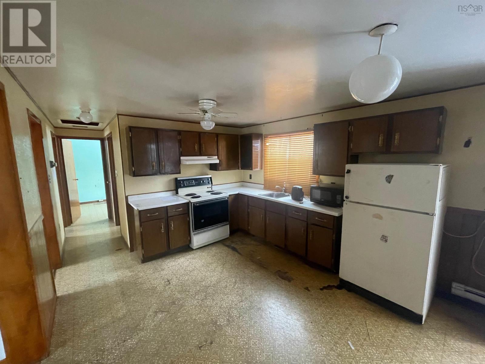 73 Centre Street, North Sydney, Nova Scotia  B2A 3J4 - Photo 4 - 202604583