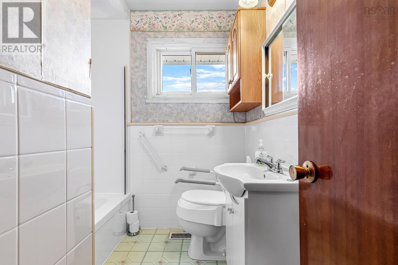 15 Virginia Avenue, Dartmouth, Nova Scotia  B2W 2Z4 - Photo 17 - 202605264