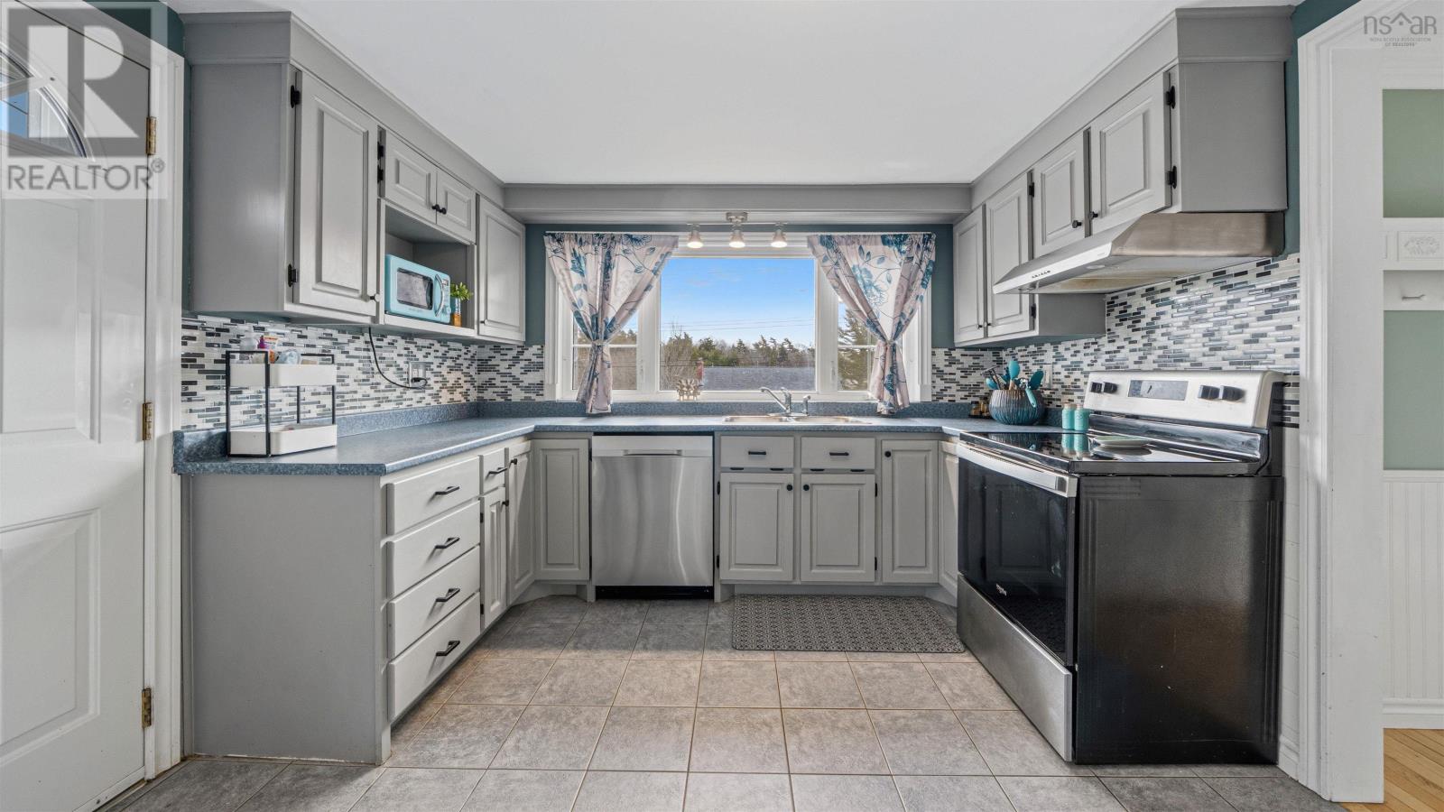 28 Irene Avenue, Lower Sackville, Nova Scotia  B4G 1A5 - Photo 5 - 202605520