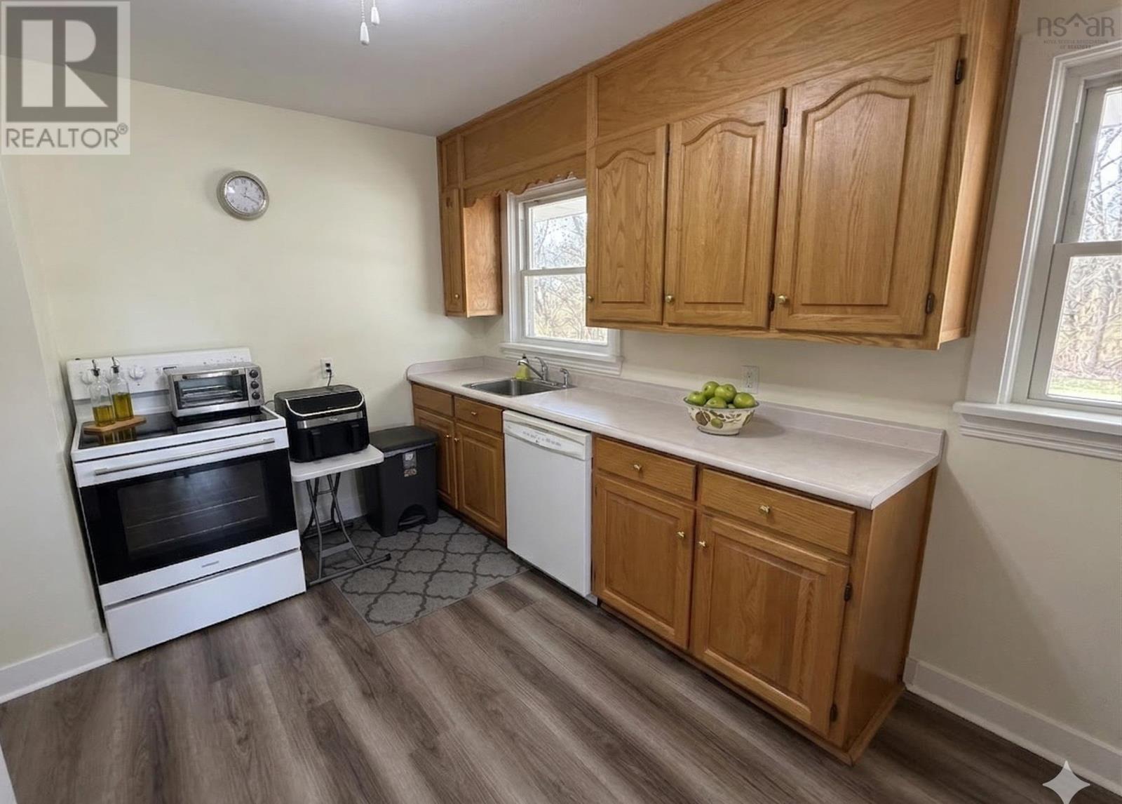 125 Cottage Street, Windsor, Nova Scotia  B0N 2T0 - Photo 8 - 202605584