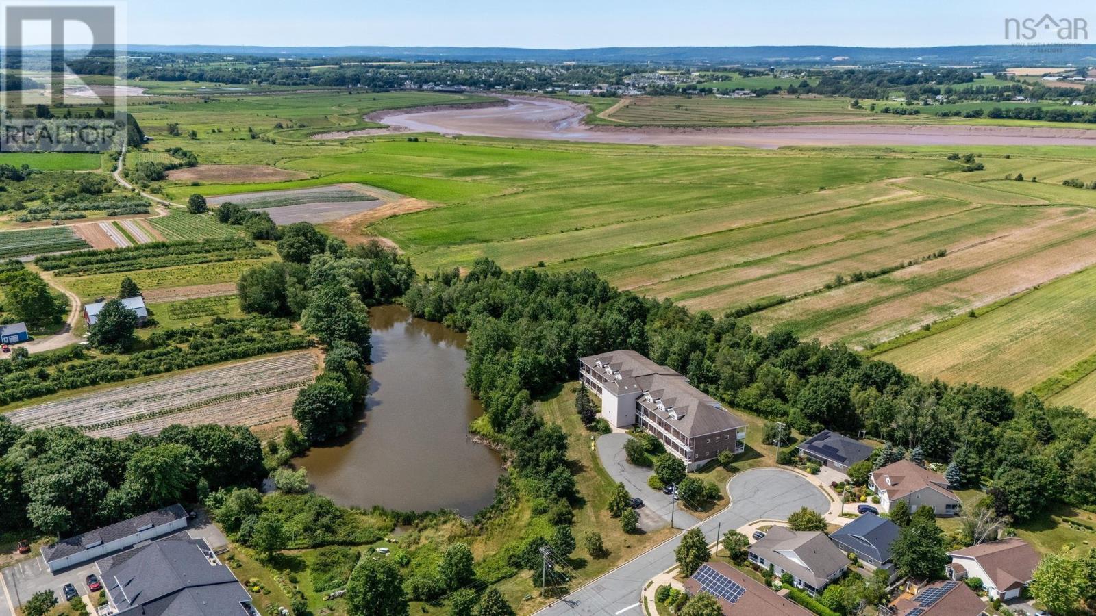 302 42 Bigelow Street, Wolfville, Nova Scotia  B4P 0A4 - Photo 2 - 202605855