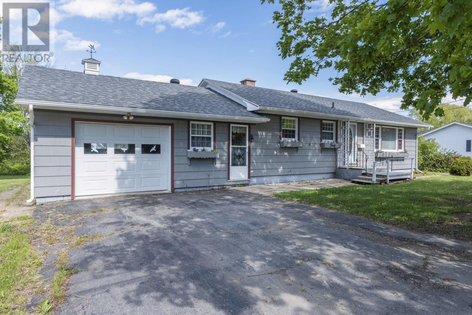 30 Victoria Street, Middleton, Nova Scotia  B0S 1P0 - Photo 2 - 202606386