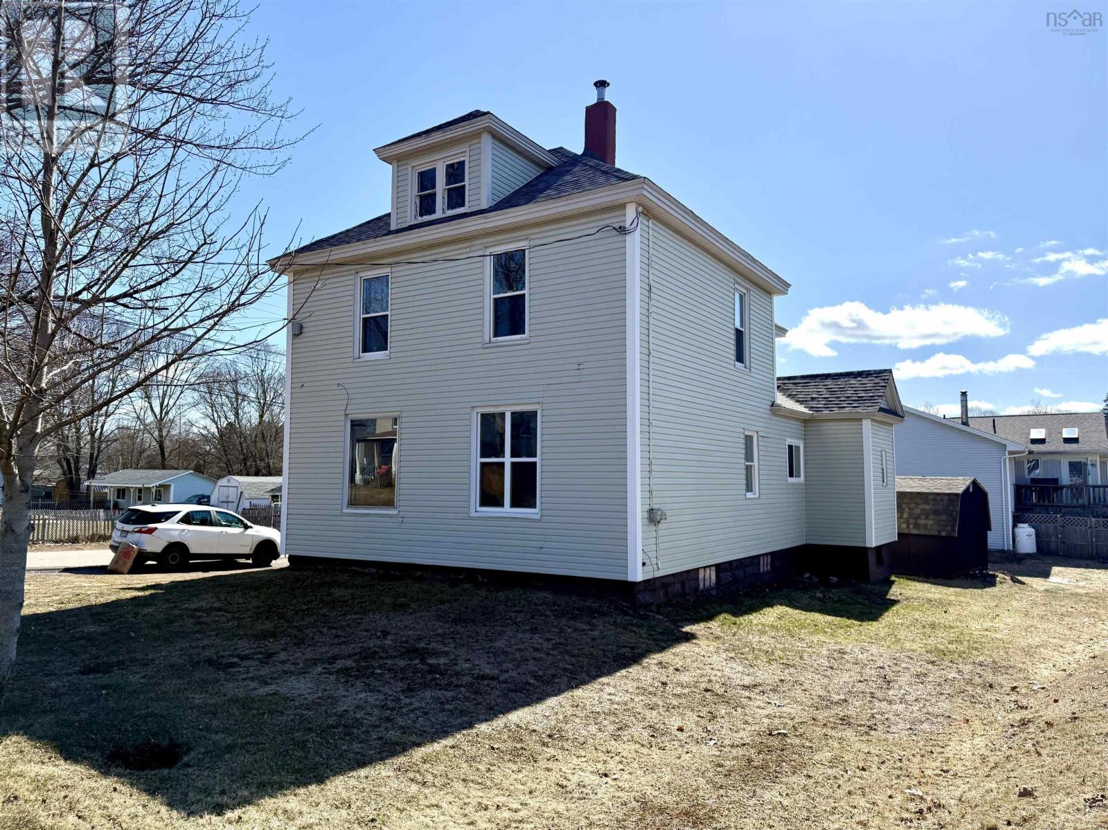 23 Queen Street, Amherst, Nova Scotia  B4H 1P7 - Photo 2 - 202606565