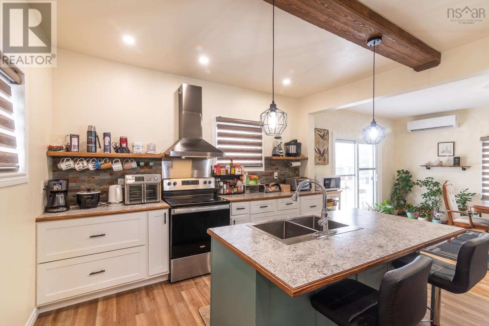 37 Morris Street, Springhill, Nova Scotia  B0M 1X0 - Photo 2 - 202606655