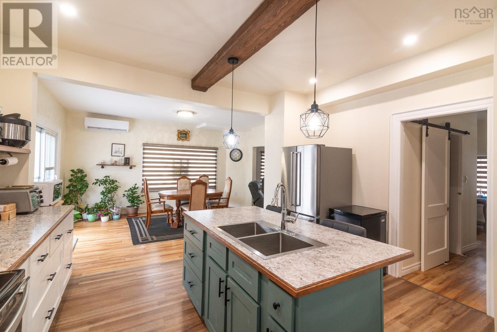 37 Morris Street, Springhill, Nova Scotia  B0M 1X0 - Photo 3 - 202606655