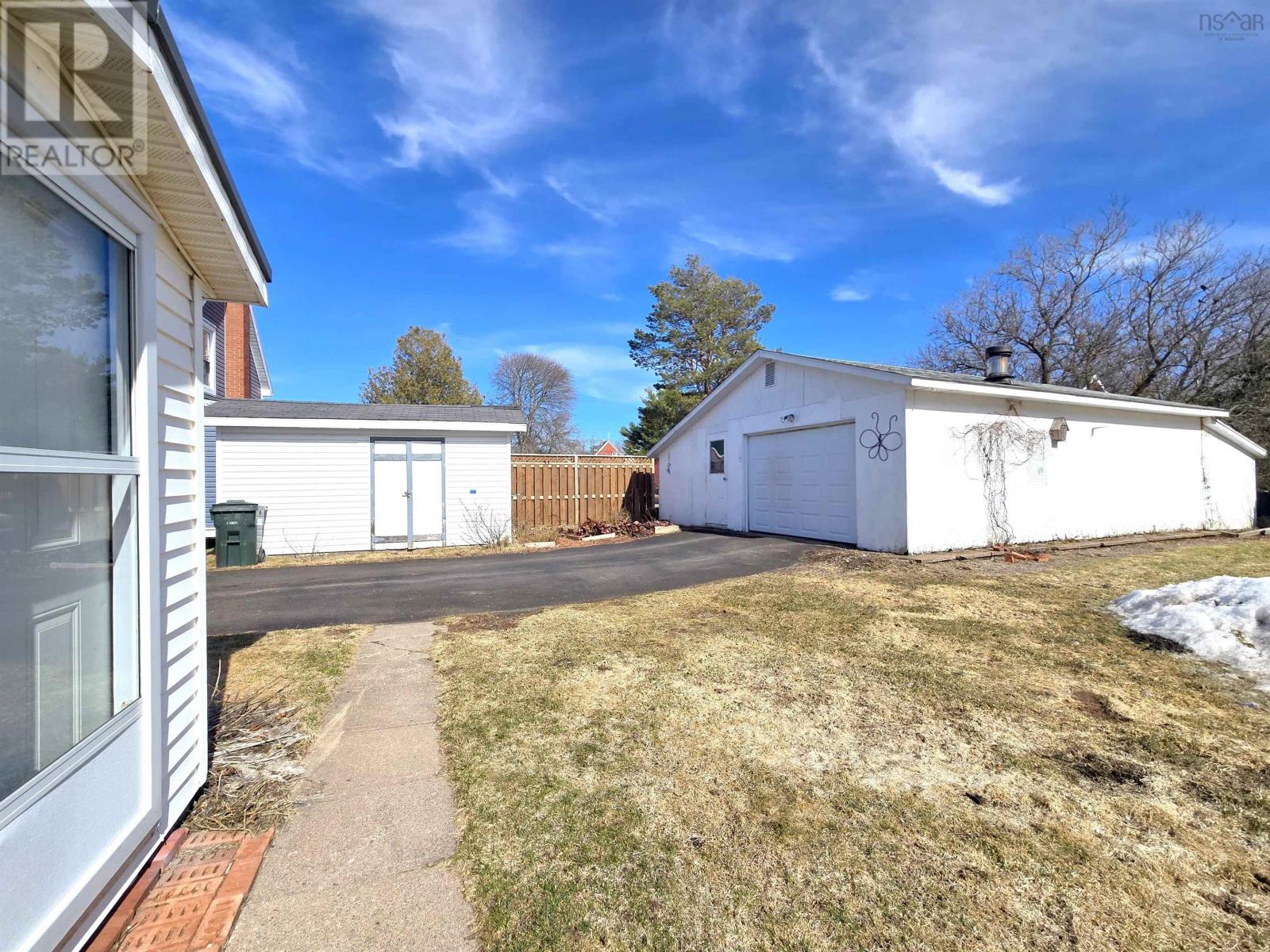 9 Patterson Street, Amherst, Nova Scotia  B4H 1G6 - Photo 2 - 202606657