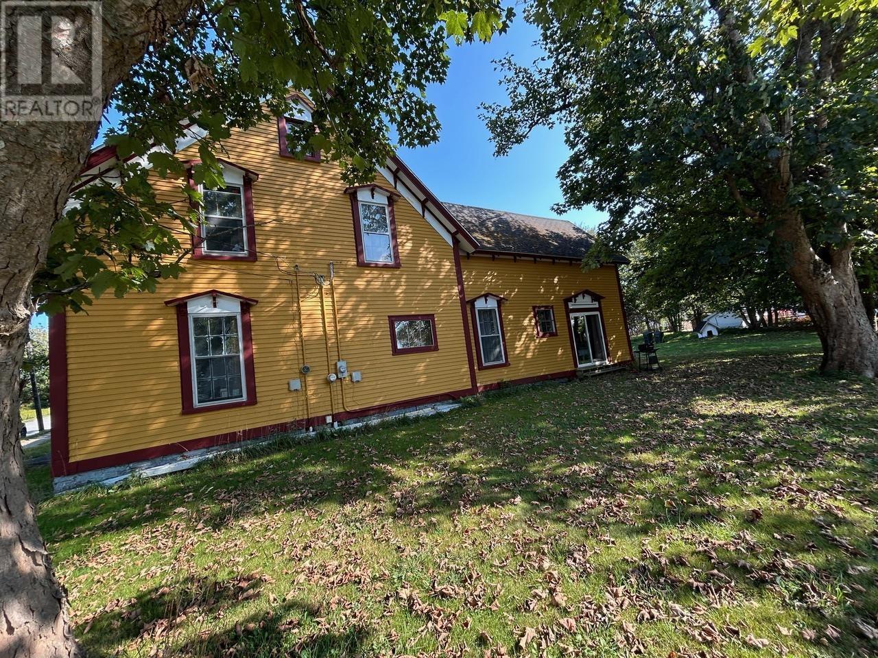 9 Elm Street, Yarmouth, Nova Scotia  B5A 2P6 - Photo 2 - 202606681