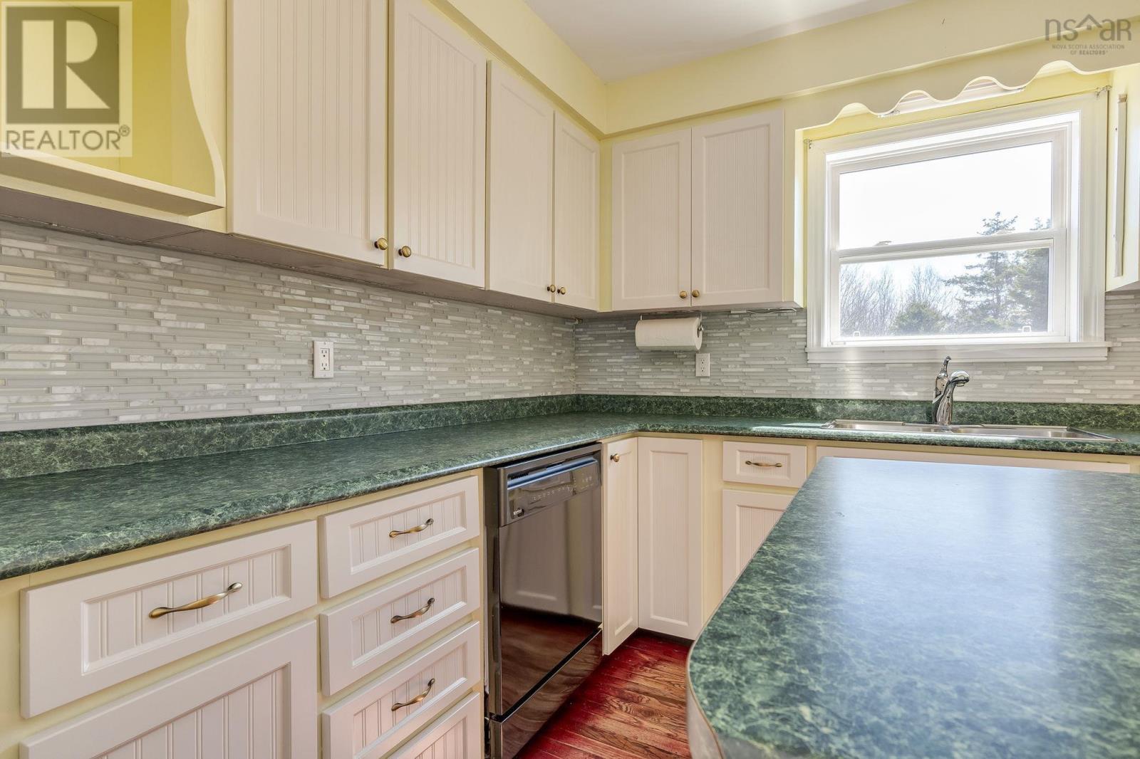 27 Shoreview Drive, Eastern Passage, Nova Scotia  B3G 1G7 - Photo 17 - 202607020