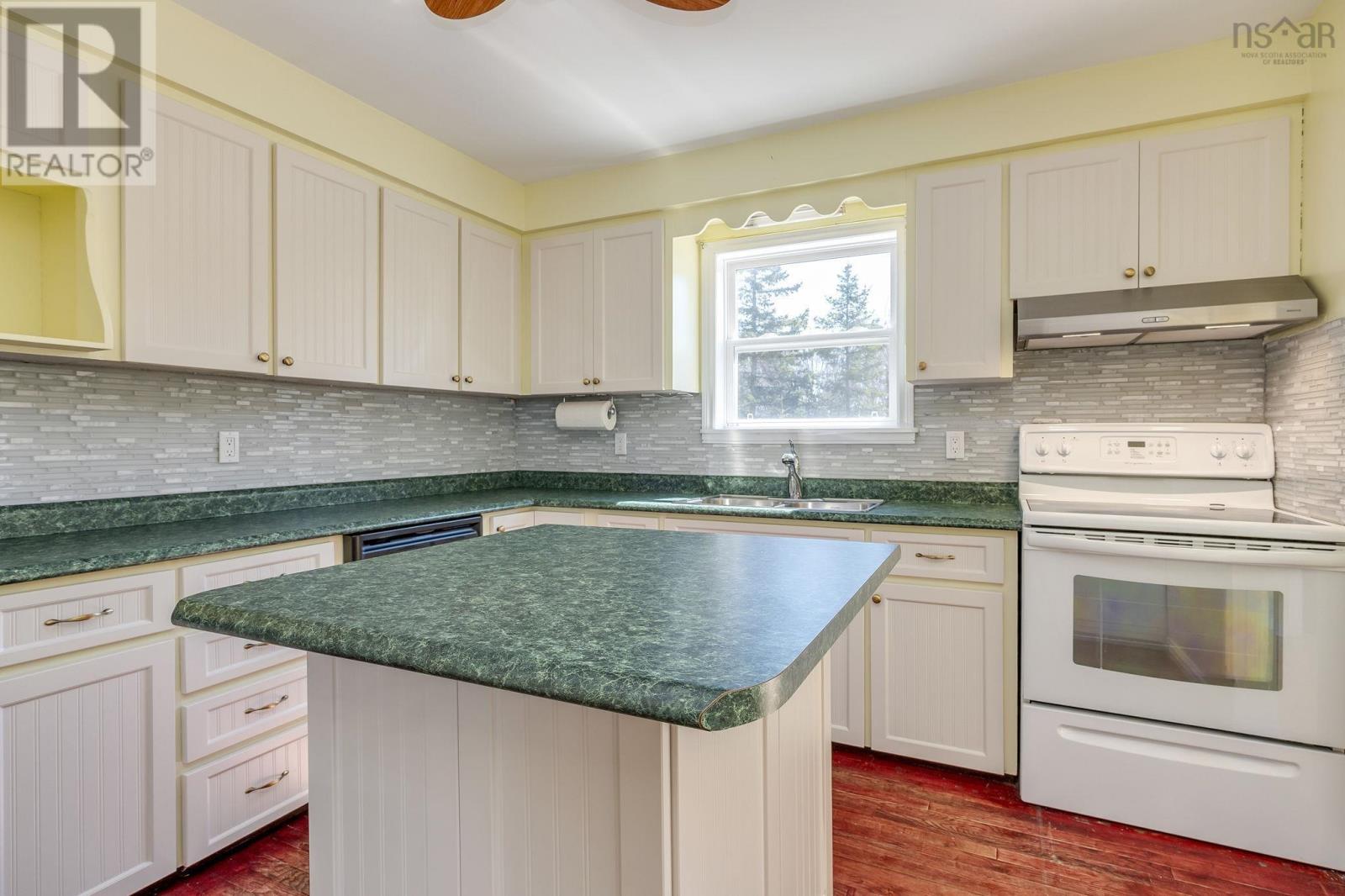 27 Shoreview Drive, Eastern Passage, Nova Scotia  B3G 1G7 - Photo 19 - 202607020