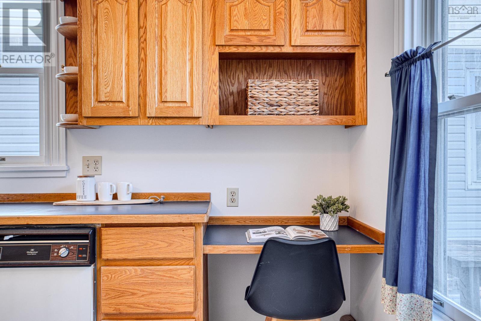 6173 Pepperell Street, Halifax, Nova Scotia  B3H 2P1 - Photo 13 - 202607053