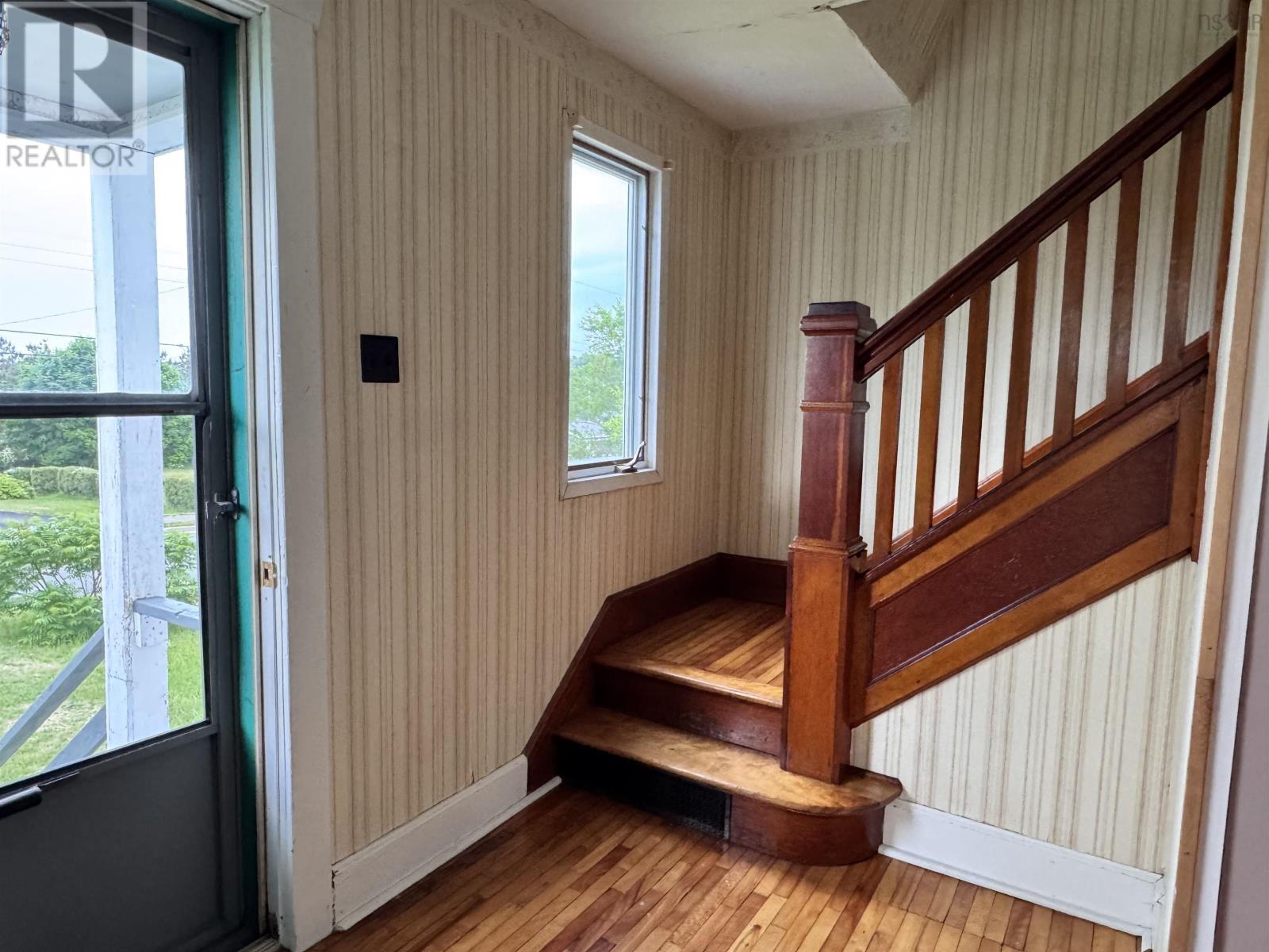 29 Rockdale Avenue, Glace Bay, Nova Scotia  B1A 4C1 - Photo 2 - 202607383