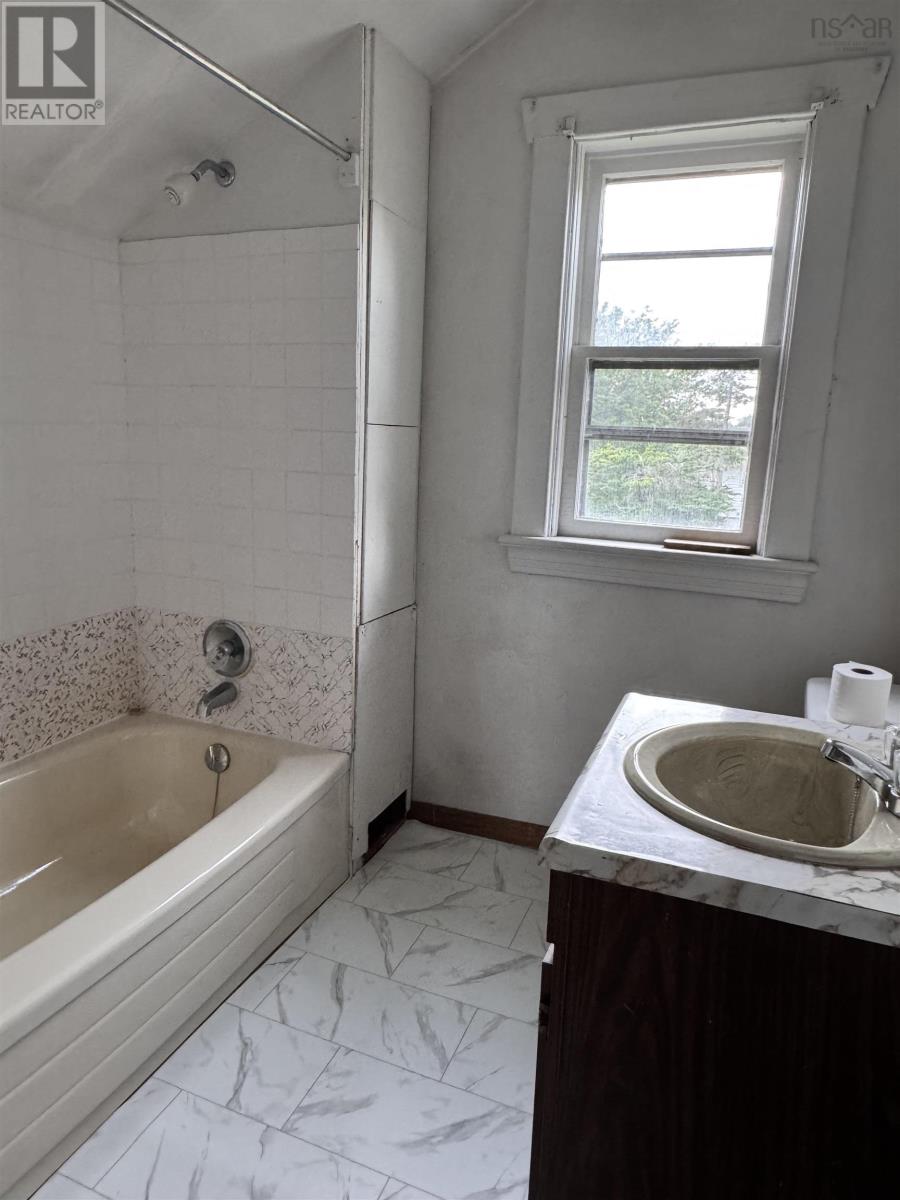 29 Rockdale Avenue, Glace Bay, Nova Scotia  B1A 4C1 - Photo 22 - 202607383