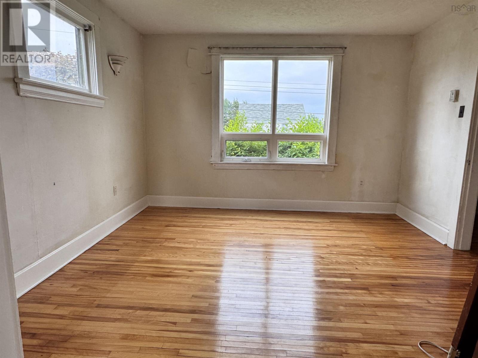 29 Rockdale Avenue, Glace Bay, Nova Scotia  B1A 4C1 - Photo 5 - 202607383