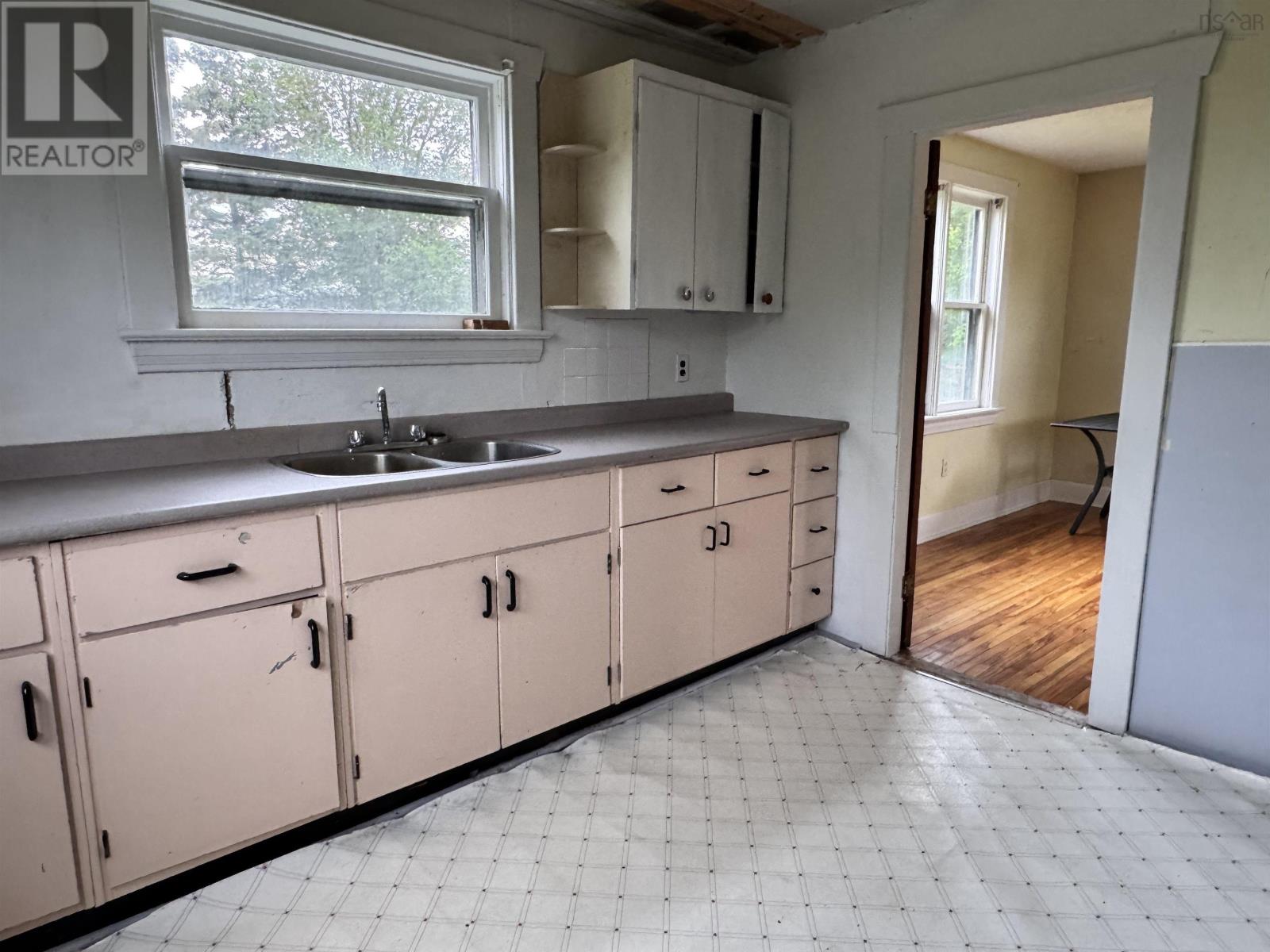 29 Rockdale Avenue, Glace Bay, Nova Scotia  B1A 4C1 - Photo 8 - 202607383