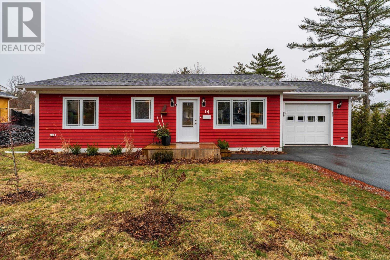 14 Hillside Drive, bridgewater, Nova Scotia