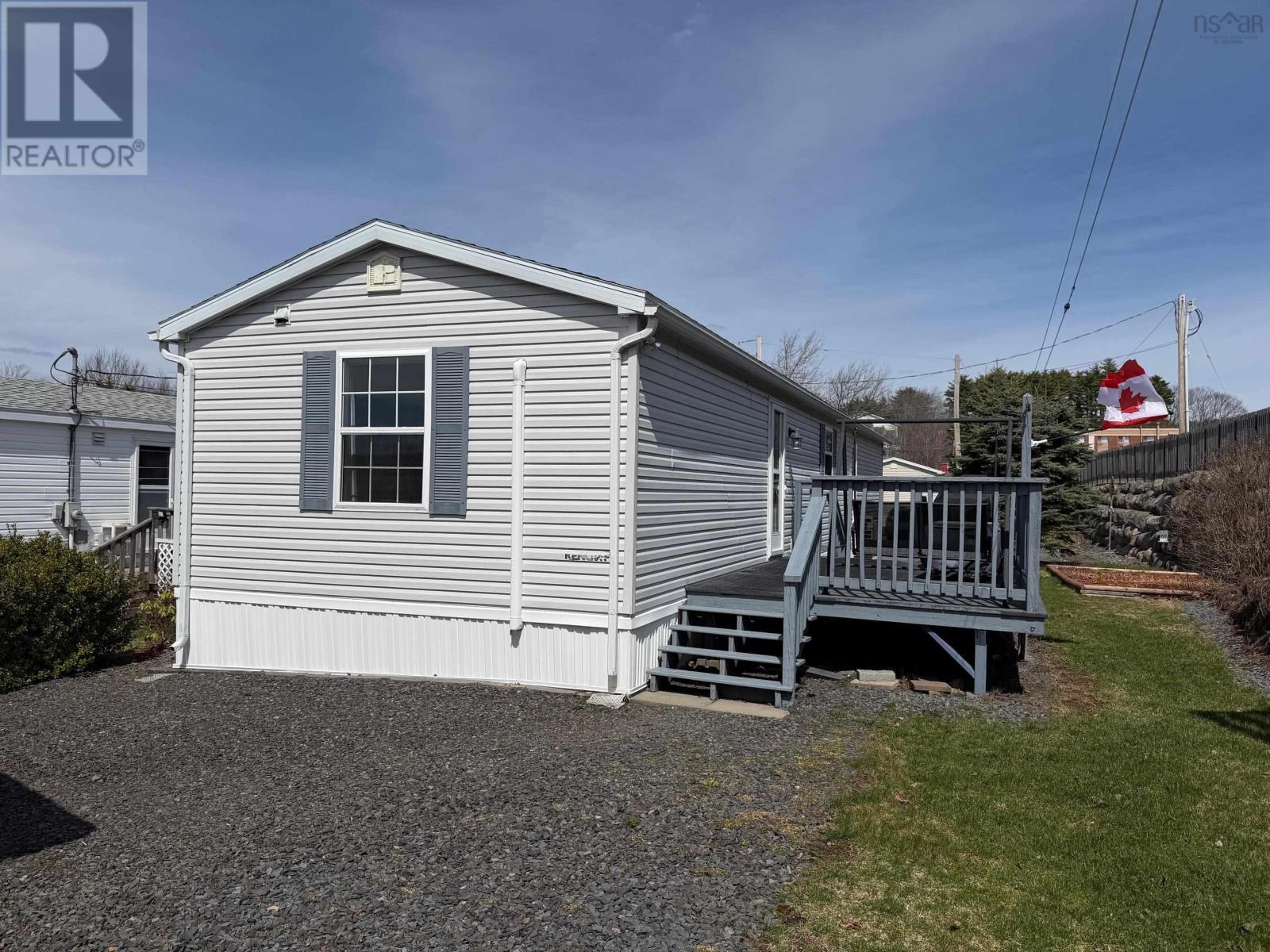 44 Clairmount Avenue, Bridgewater, Nova Scotia  B4V 4C8 - Photo 3 - 202608113