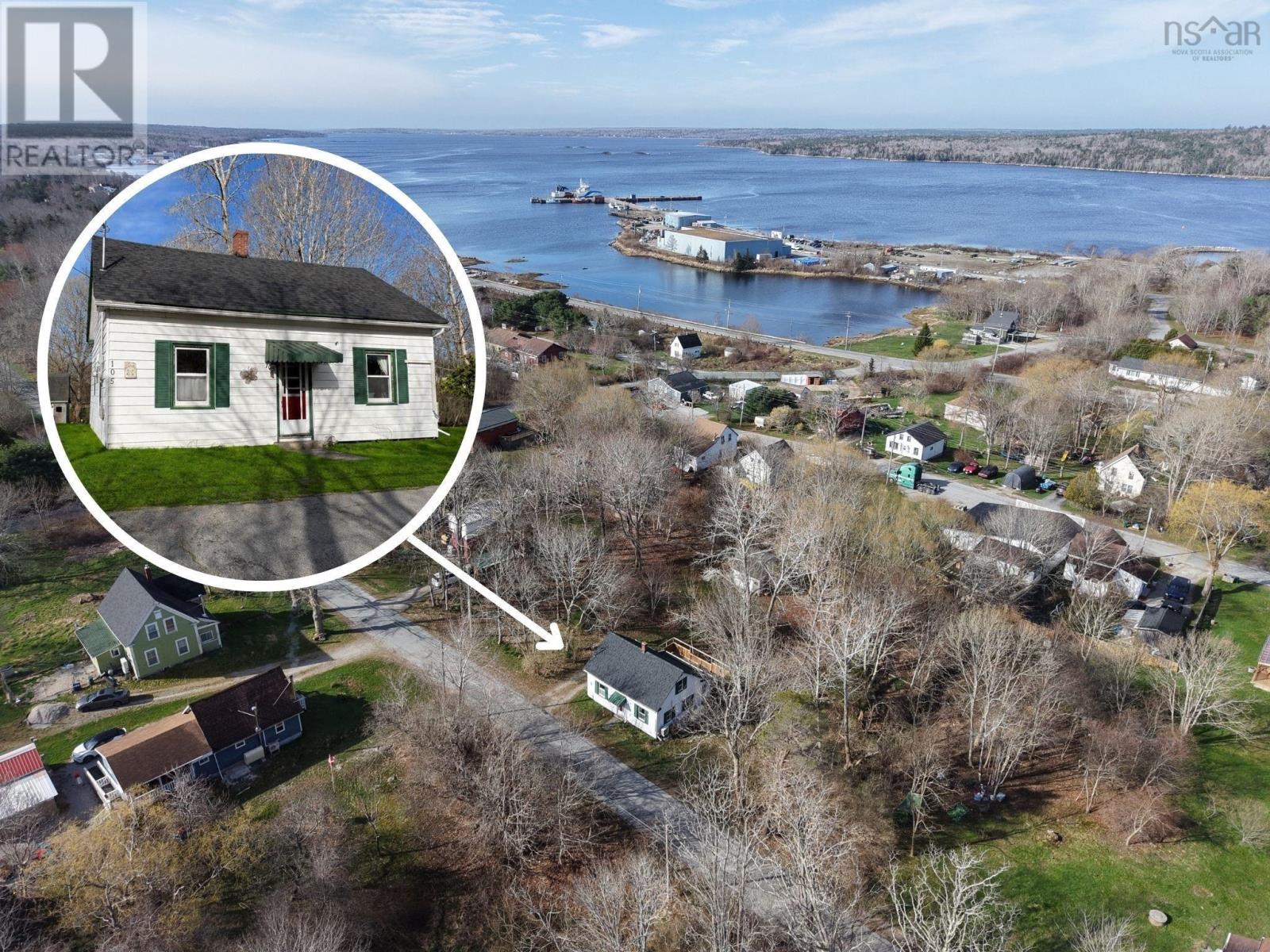 105 Harriet, shelburne, Nova Scotia